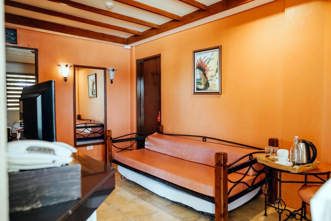 Palmas Del Mar Hotel Bacolod Buitenkant foto